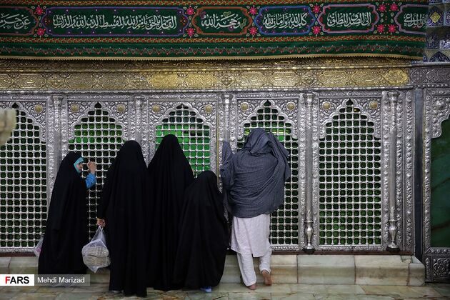 ضدعفونی کردن حرم حضرت فاطمه معصومه(س)
