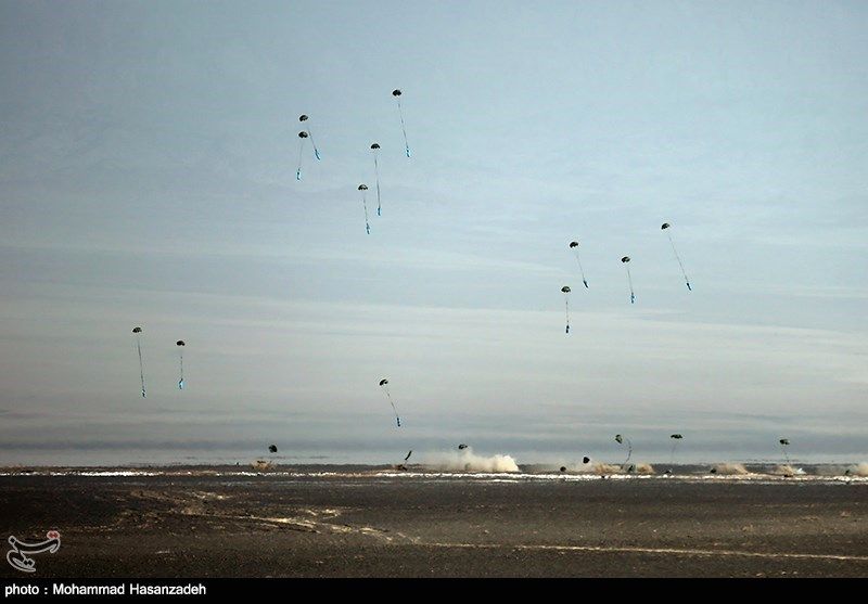 لحظه دیدنی رهاسازی بمب‌ها از هواپیمای C130 برای اولین بار در مانور ارتش + عکس
