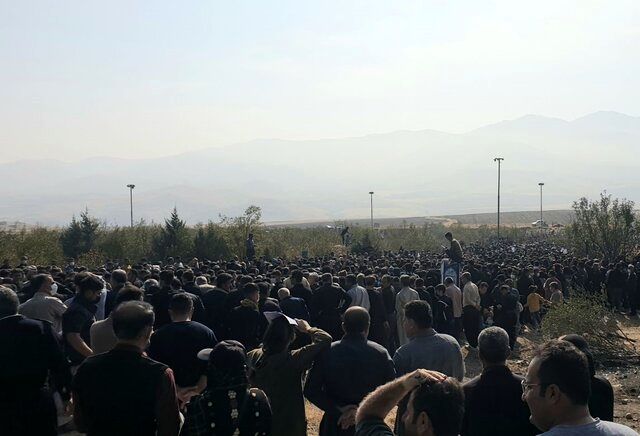ایسنا: اینترنت شهر سقز قطع شد/درگیری پراکنده در مراسم چهلم مهسا امینی/ ممانعت مردم از حمله به مرکز نظامی ارتش