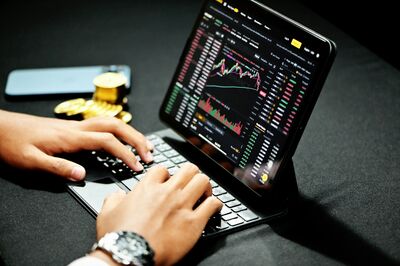 بیت‌کوین در باتلاق جنگ خاورمیانه | اثرات تورمی جنگ در حال گسترده‌تر شدن است | جهش قیمت نفت و سقوط بورس‌های آسیایی