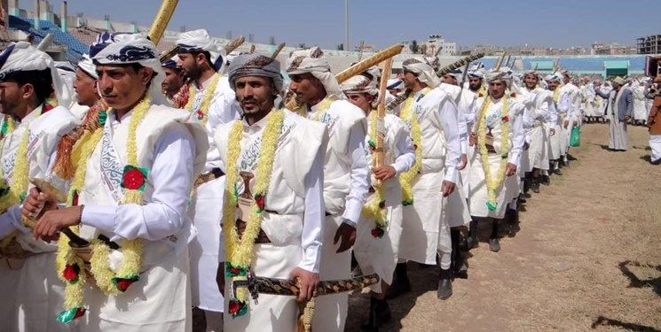 عروسی ۵۰۰ عروس و داماد یمنی زیر بمباران جنگنده‌های سعودی+عکس