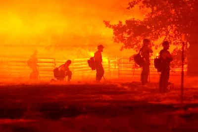 دستور تخلیه هزاران نفر صادر شد/ آتش سوزی گسترده در کالیفرنیا