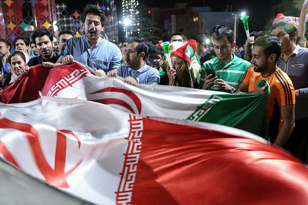 شادی مردم تهران پس از صعود به جام جهانی روسیه (2)
