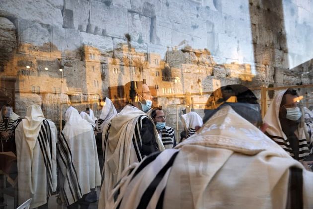 نیایش یهودیان فوق ارتدکس بر دیوار ندبه