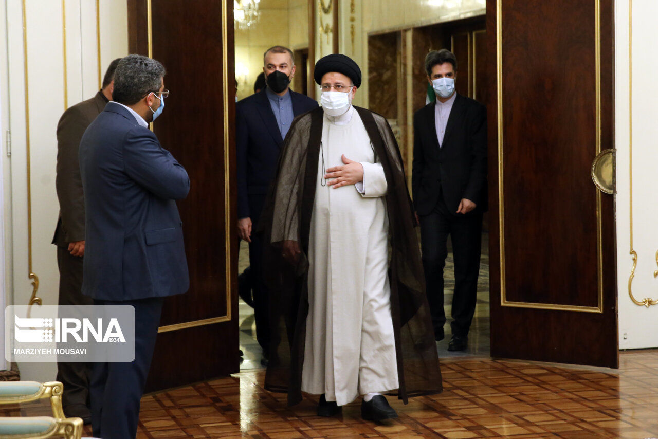 عکسی دیده نشده از رئیسی و امیرعبداللهیان در حاشیه یک دیدار دیپلماتیک