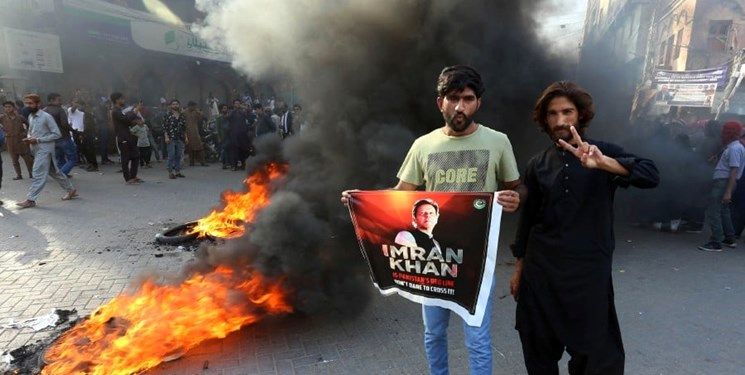 حمله هواداران عمران خان به مراکز نظامی/ پاکستان به آشوب کشیده شد