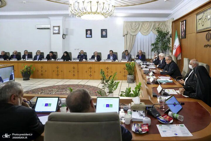 روزنامه هم میهن: مشکل دولت پزشکیان کمبود نیرو و برنامه نیست، بلکه.../ وزرای در حال استیضاح، در حال بخشش صندلی‌ها و امتیازدهی پشت‌پرده‌اند