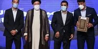  عکسی جالب از دست دادن حسن یزدانی با ابراهیم رئیسی