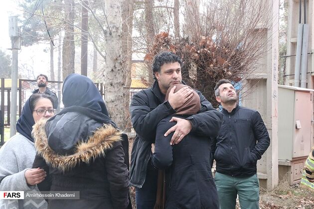 حضور خانواده قربانیان سانحه سقوط هواپیمای ارتش