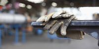 خط فقر بالای ۷۰ میلیون تومان و حقوق کارگران زیر 20 میلیون تومان!/ یک کارگر چگونه باید از پس این زندگی پر خرج برآید؟