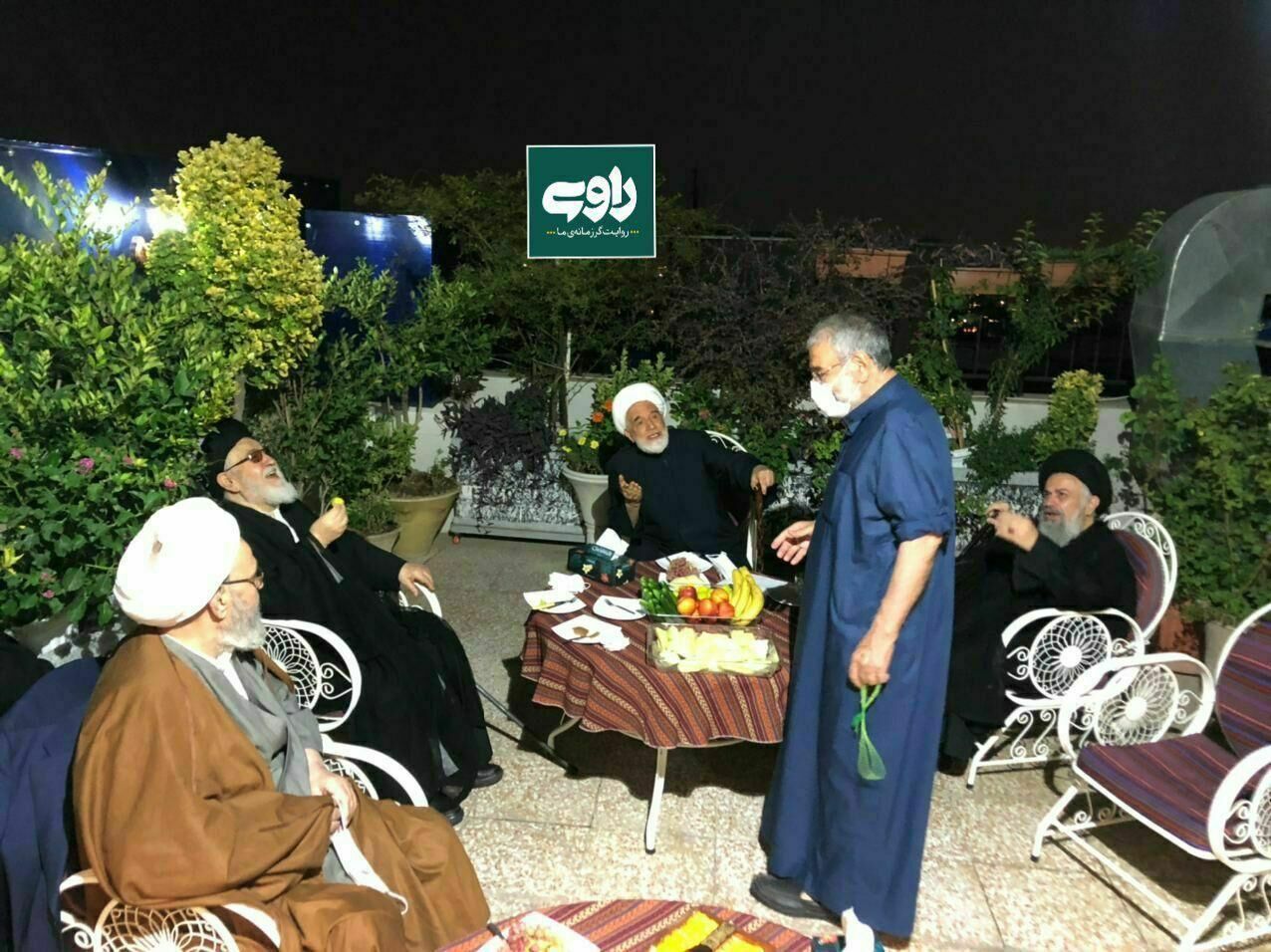 اولین تصویر از حضور مهدی کروبی در منزل قدرت الله علیخانی