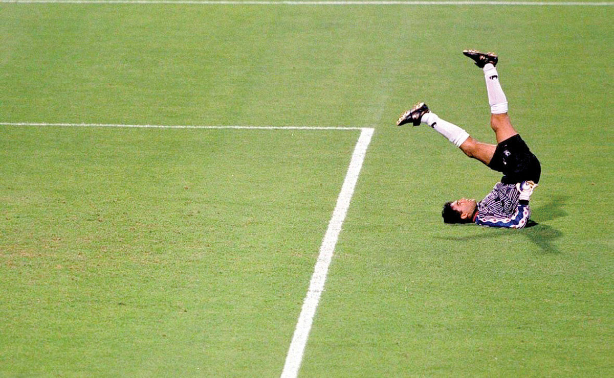 خاطره تکان‌دهنده مهدوی‌کیا از احمدرضا عابدزاده/ بیراه نیست که هنوز برخی می گویند «تیم ملی ما، تیم ۹۸ بود»!