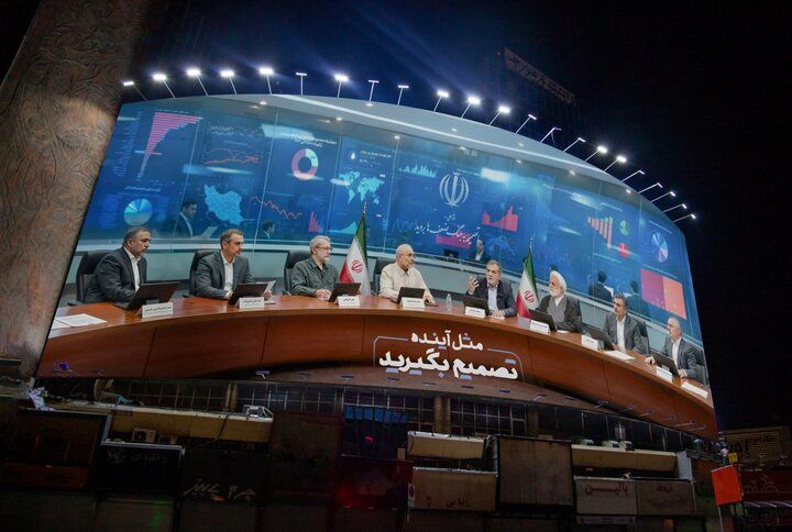 رونمایی از دیوارنگاره جدید میدان ولیعصر (عج) با محوریت اقتصاد کشور + عکس