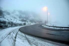 بارش برف این جاده کشور را مسدود کرد