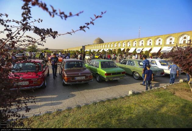 همایش خودروهای کلاسیک در میدان نقش جهان