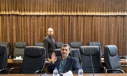 مجمع تشخیص حکم اخراج احمدی‌نژاد را صادر می‌کند؟