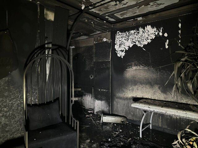 آتش‌سوزی در یک ساختمان اداری در بزرگراه ستاری | کودک دو ساله در آغوش آتش‌نشان + عکس