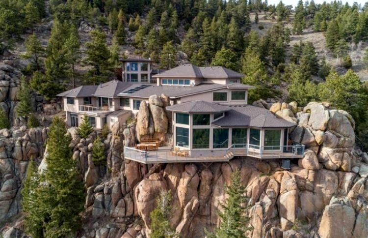 عجیب‌ترین خانه‌های آمریکا را ببینید؛ از خانه بشکه ترشی تا قلعه شرلوک هولمز + تصاویر