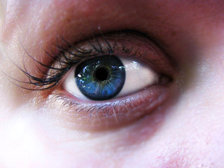 چگونه خشکی چشم را درمان کنیم؟