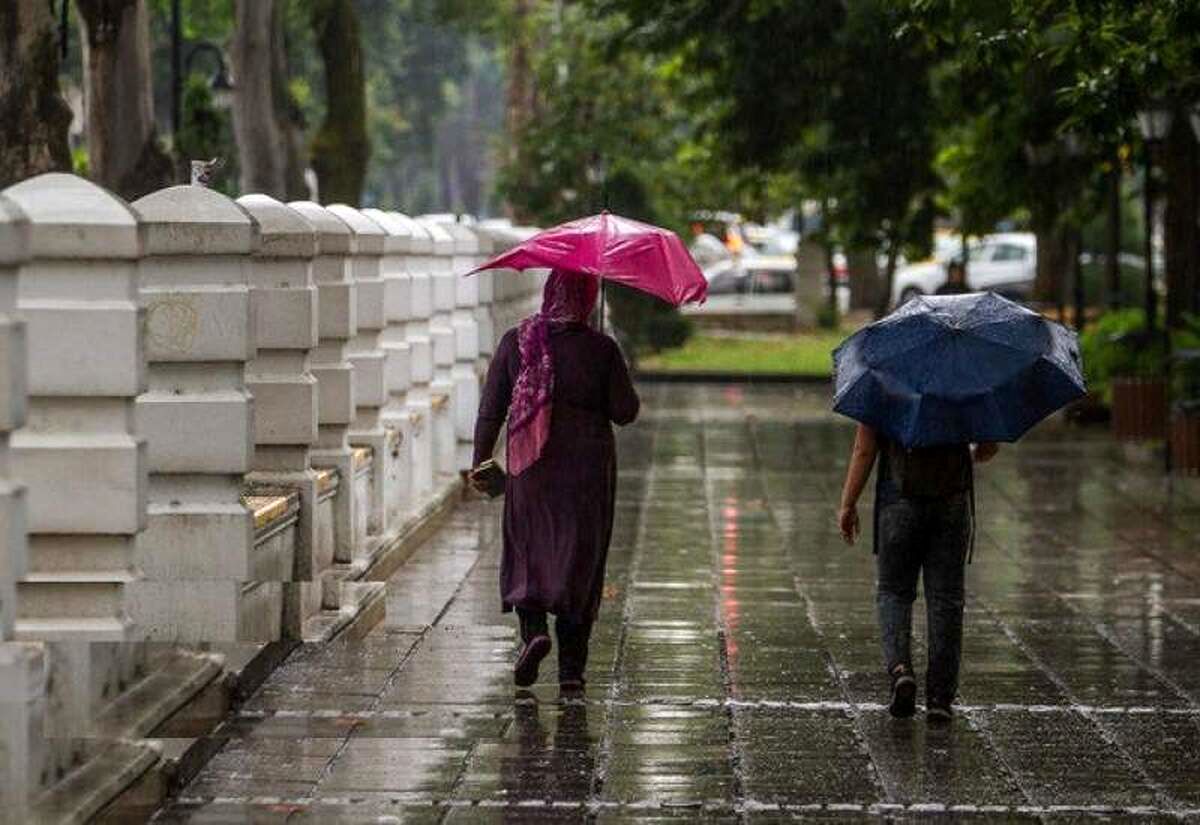 آخرین پیش‌بینی از هوای تهران / بارش باران و رعد و برق در 15 استان