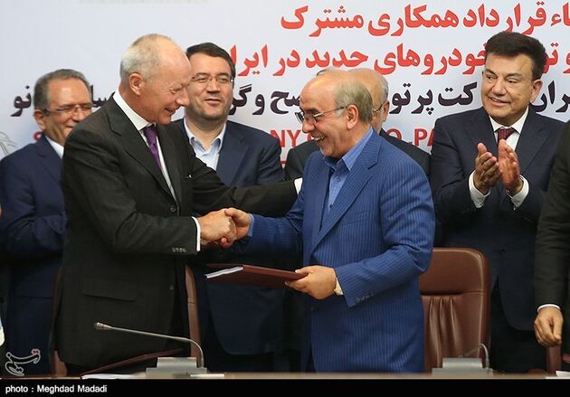 مراسم امضای قرارداد رنو