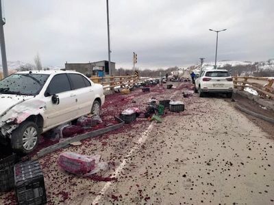 حادثه رانندگی جاده ترانزیتی آسیای میانه را مسدود کرد 