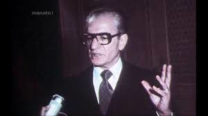 عکسی کمتر دیده شده از محمدرضا پهلوی با لباس نظامی در چادر پادشاه عربستان