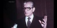 عکسی کمتر دیده شده از محمدرضا پهلوی با لباس نظامی در چادر پادشاه عربستان