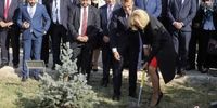 درختکاری امانوئل مکرون و همسرش در یادبود نسل‌کشی ارمنی‌ها
