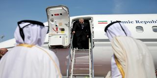 لاریجانی پیام ایران را به آمریکا منتقل کرد؟ | کوروش احمدی: حضور فرمانده سنتکام در مذاکرات یعنی اهرم نظامی فعال است