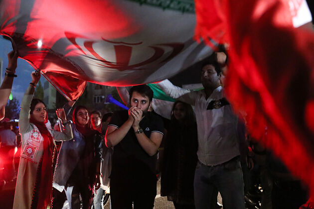 شادی مردم تهران پس از صعود به جام جهانی روسیه (2)