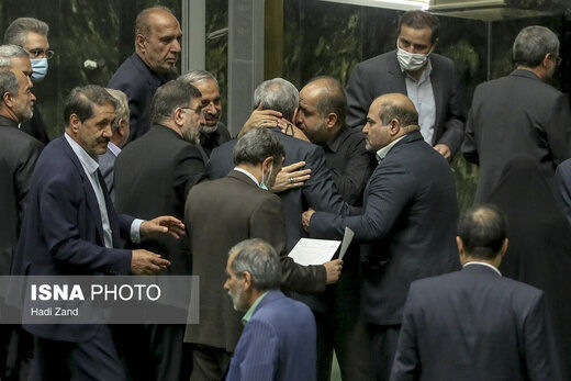 عکسی عجیب از وزیر بهداشت در آغوش نماینده مجلس