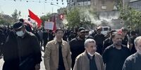 تصاویری از لحظه حضور احمدی نژاد در مراسم تشییع رهبر شهید+ فیلم 