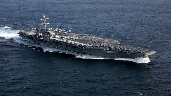  رزمایش بزرگ ناوگان دریایی آمریکا در نزدیکی ایران!