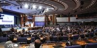 پوشش متفاوت یک زن در همایش دولتی+ عکس