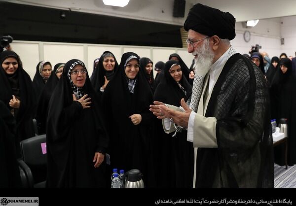 دیدار شاعران با رهبری