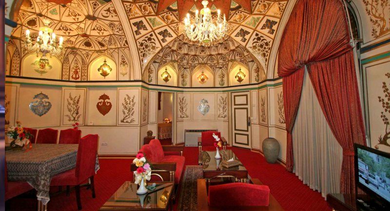 تعجب بلاگر روسی از معماری زیبای یک هتل در اصفهان + فیلم