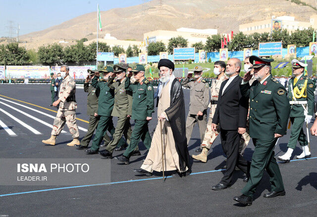 تجدید بیعت فرماندهان نیروهای مسلح با فرمانده معظم کل قوا