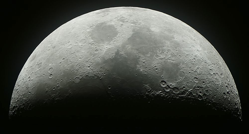 کشف غارهای مرموز بر سطح کره ماه +عکس