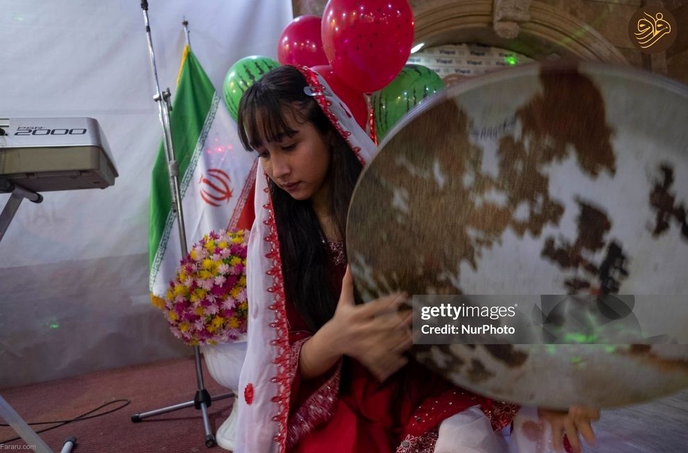 دف‌نوازی دختران افغان در جشن شب یلدای تهران+ تصاویر