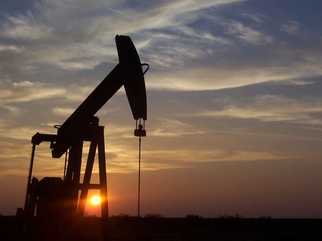 کاهش قیمت نفت قبل از آغاز سال جدید میلادی/ نفت آمریکا 37 دلار