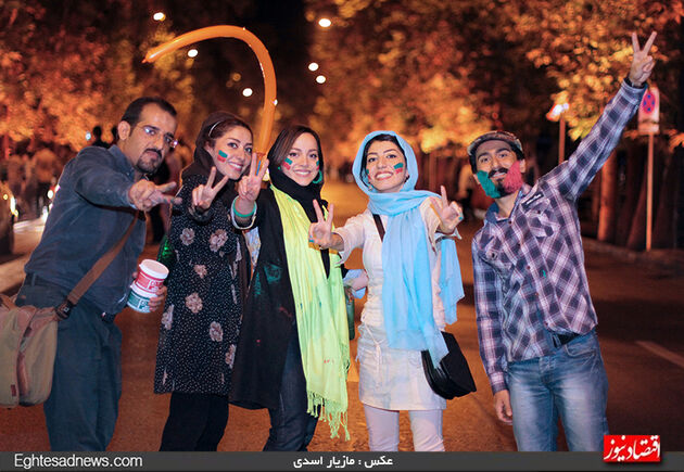 شادی مردم تهران پس از پایان مذاکرات هسته‌ای ( گزارش تصویری)