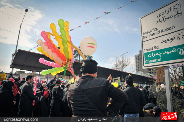 تصاویر متفاوت اقتصادنیوز از حاشیه مراسم 22 بهمن/مشاغل یک روزه!