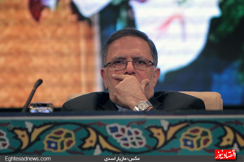 صرافی‌ها به موقع اقدام نکنند، مجوزی برای آن‌ها صادر نخواهد شد