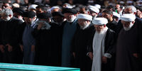 تصاویر جدید از فرزندان رهبر شهید انقلاب درحال اقامه نماز