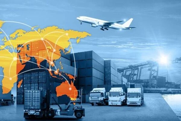 تجارت ایران زیر بار سنگین محدودیت‌های مرزی | سنندجی: هزینه حمل کانتینری از چین ۵ برابر شده |  توقف کانتینرها در مرزهای ترکیه و پاکستان