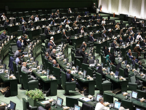 فرصت 3 ماهه به وزیر پزشکیان/ قانع شدن مشروط نماینده سوال‌کننده از وزیر علوم