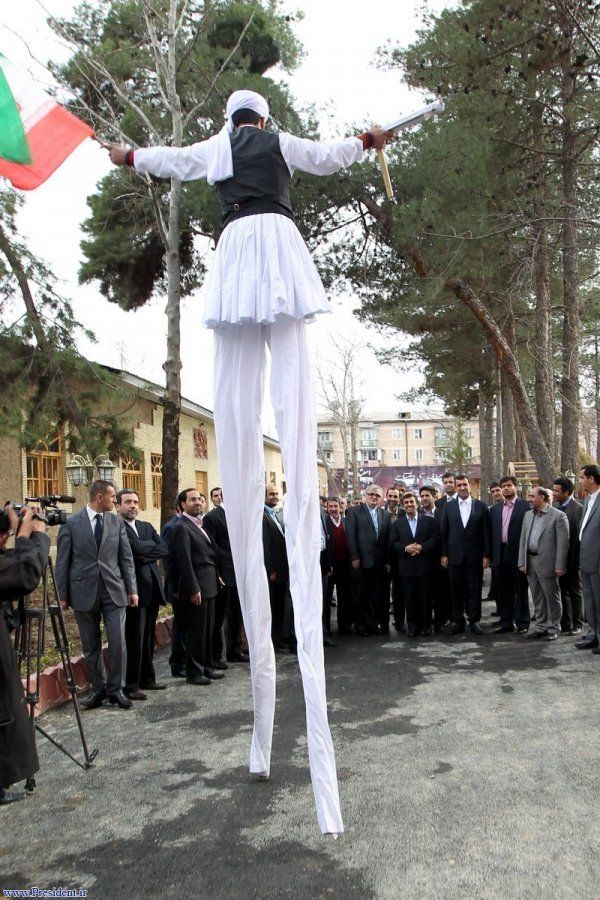 استقبال عجیب از احمدی نژاد+عکس