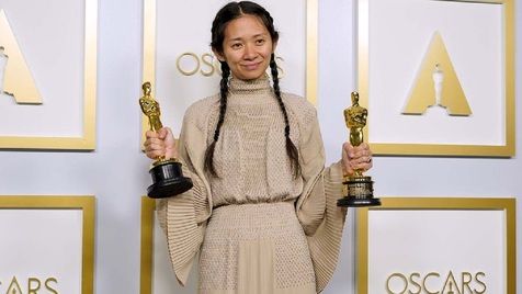 لحظه اهدای جایزه اسکار به کلویی ژائو در چین سانسور شد