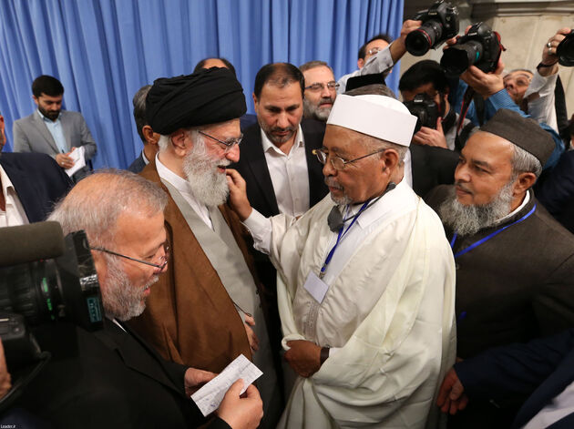 تصاویر دیدار مسئولان نظام، مهمانان کنفرانس وحدت و سفرای کشورهای اسلامی با رهبری